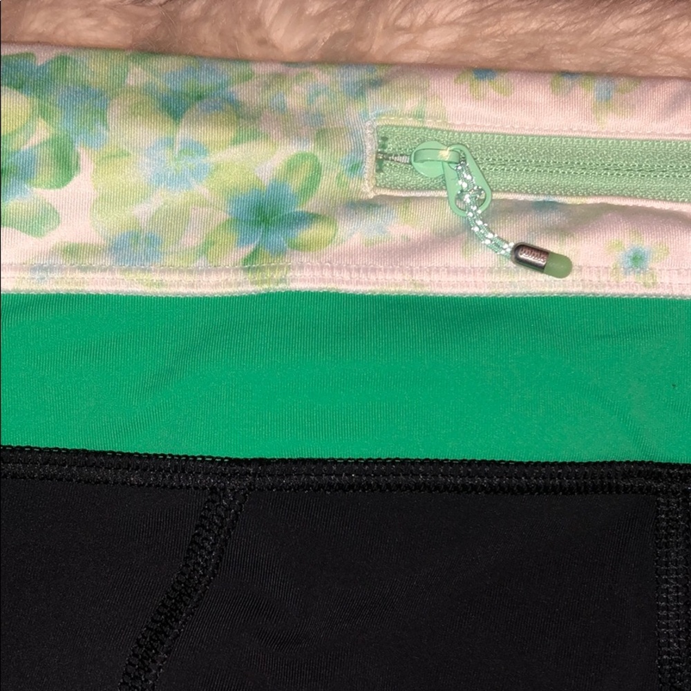 Lululemon cropped legging - Picture 2 of 3